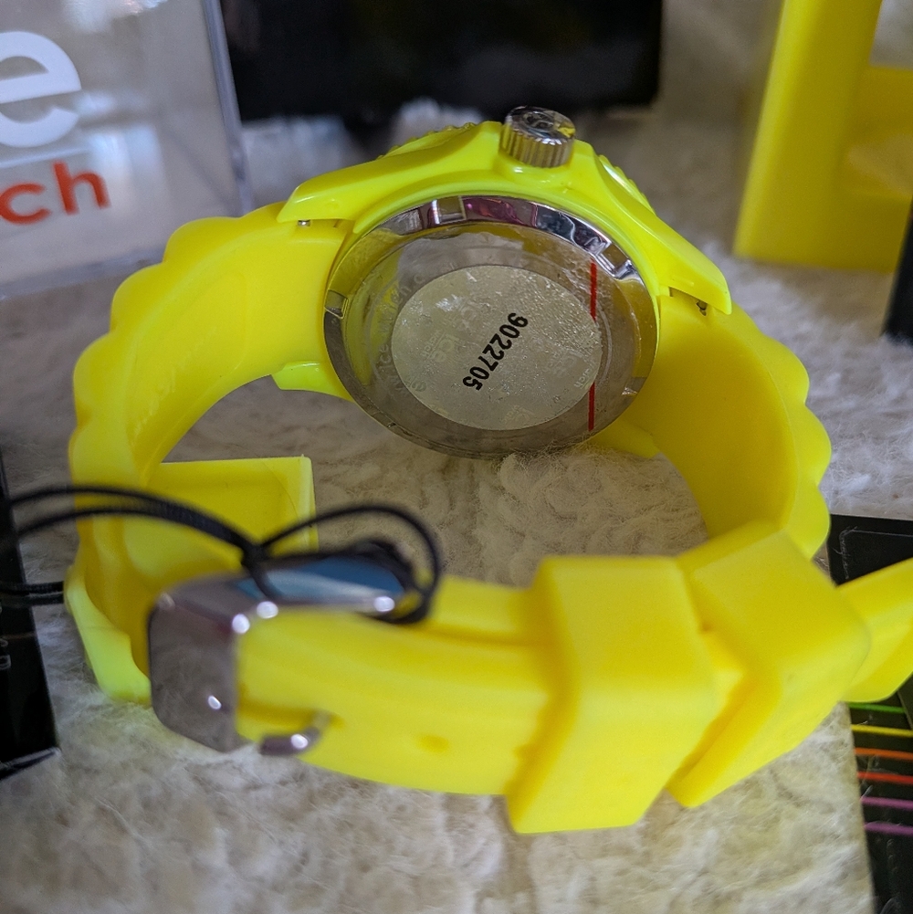 Ice Watch  - Flashy Yellow Dial Silicone Strap Unisex Watch - Picture 7 of 10